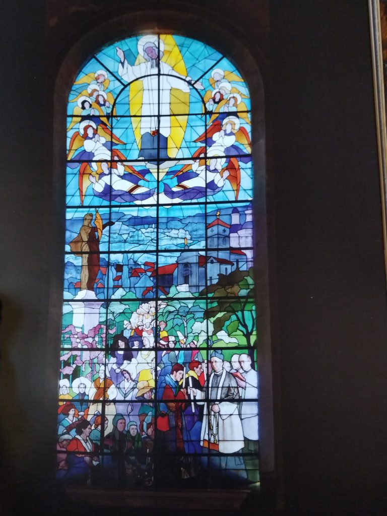 L'Eglise de Derval vitrau gzeel1