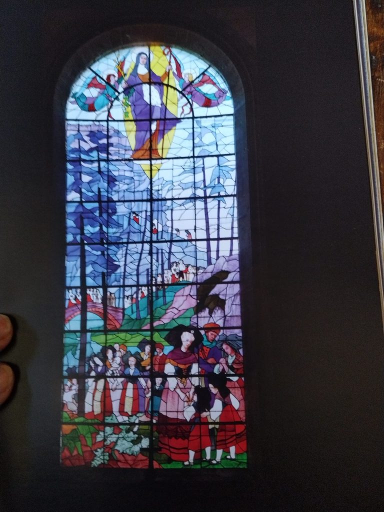 L'Eglise de Derval vitraux gzeel2